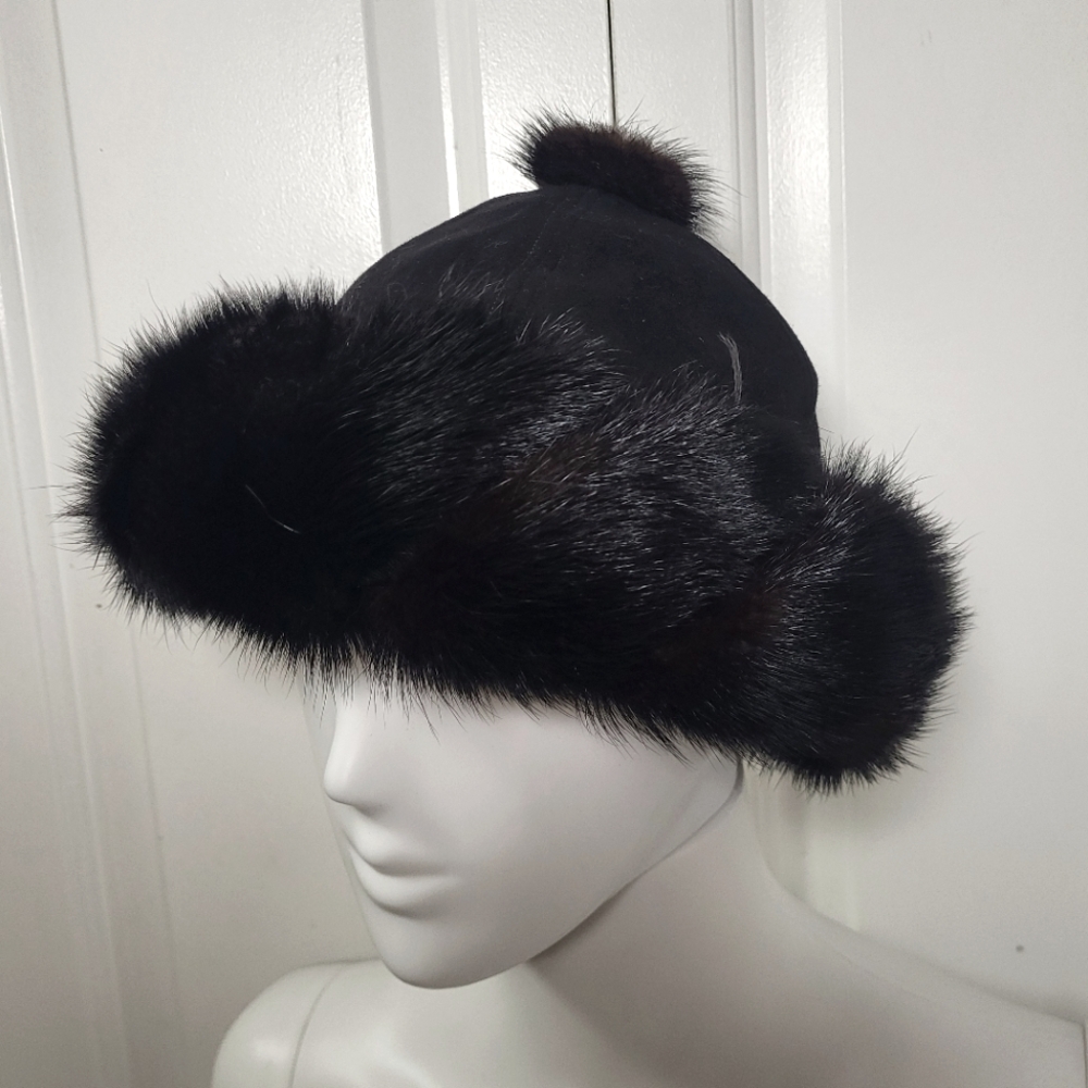 Elegant Black Fur-Trimmed Women's Hat